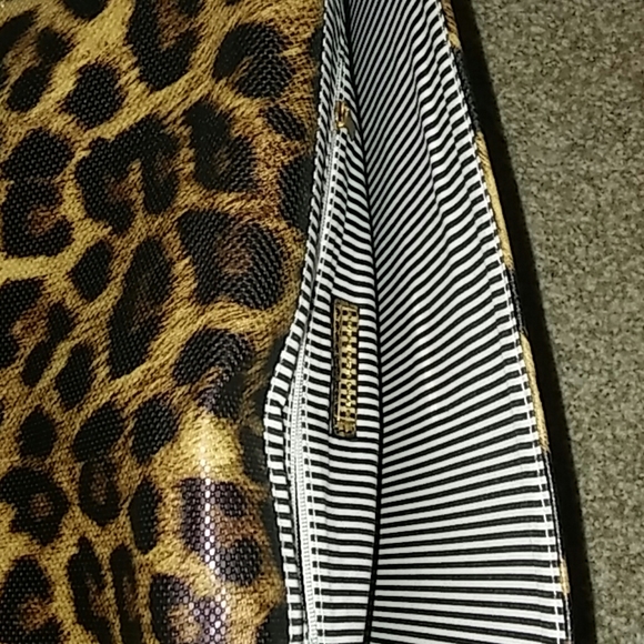 Leopard Print Clutch - Picture 2 of 4